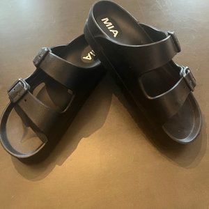 Mia Sandals Size 6 Never worn